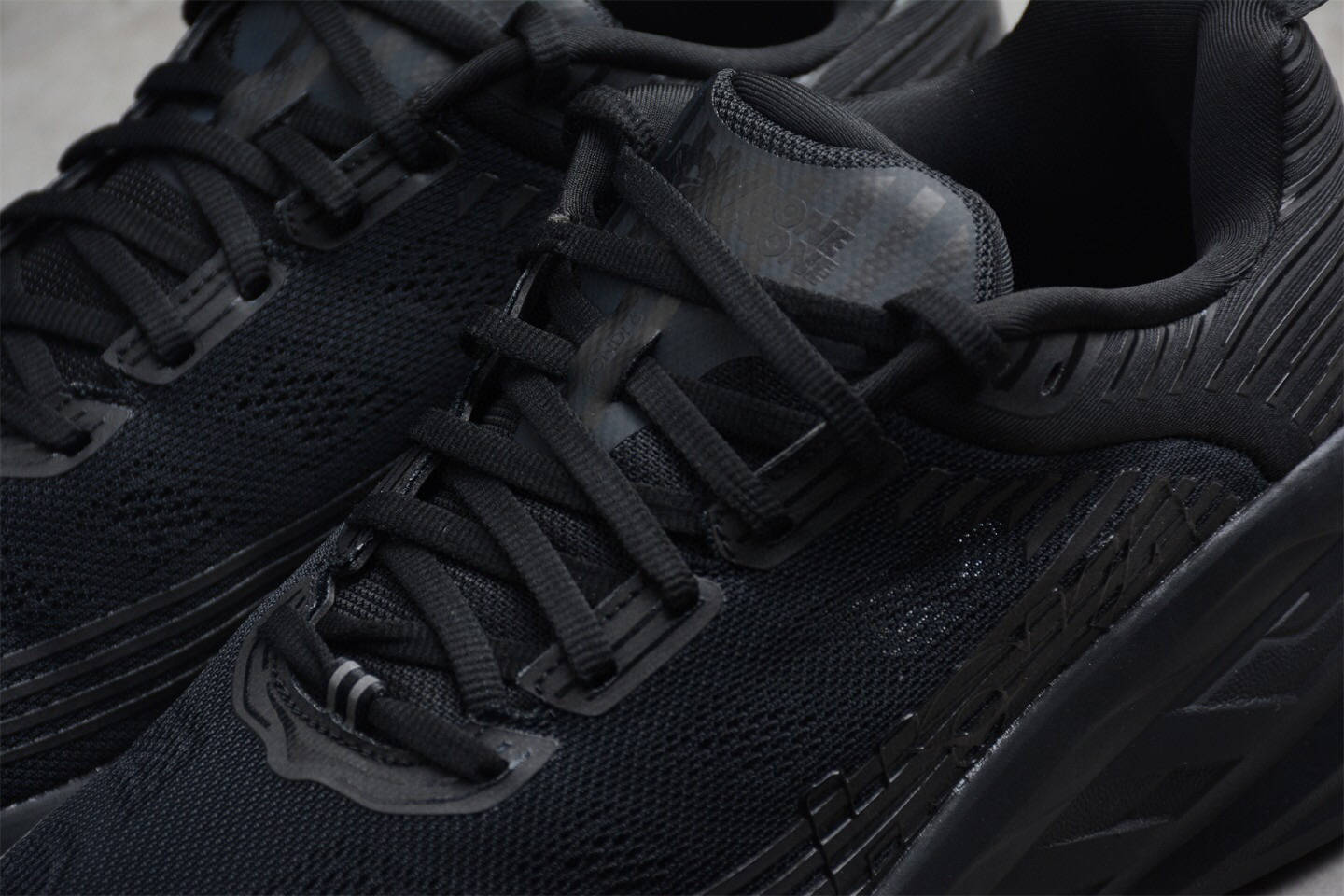 莱卡 黑武士 HOKA ONE ONE Bondi 6 黑魂机能缓震新兴跑鞋