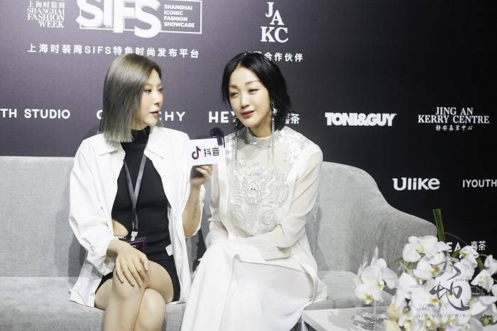 熊英·XIONGYING【大地】2022SS上海时装周SIFS高级女装品牌发布会