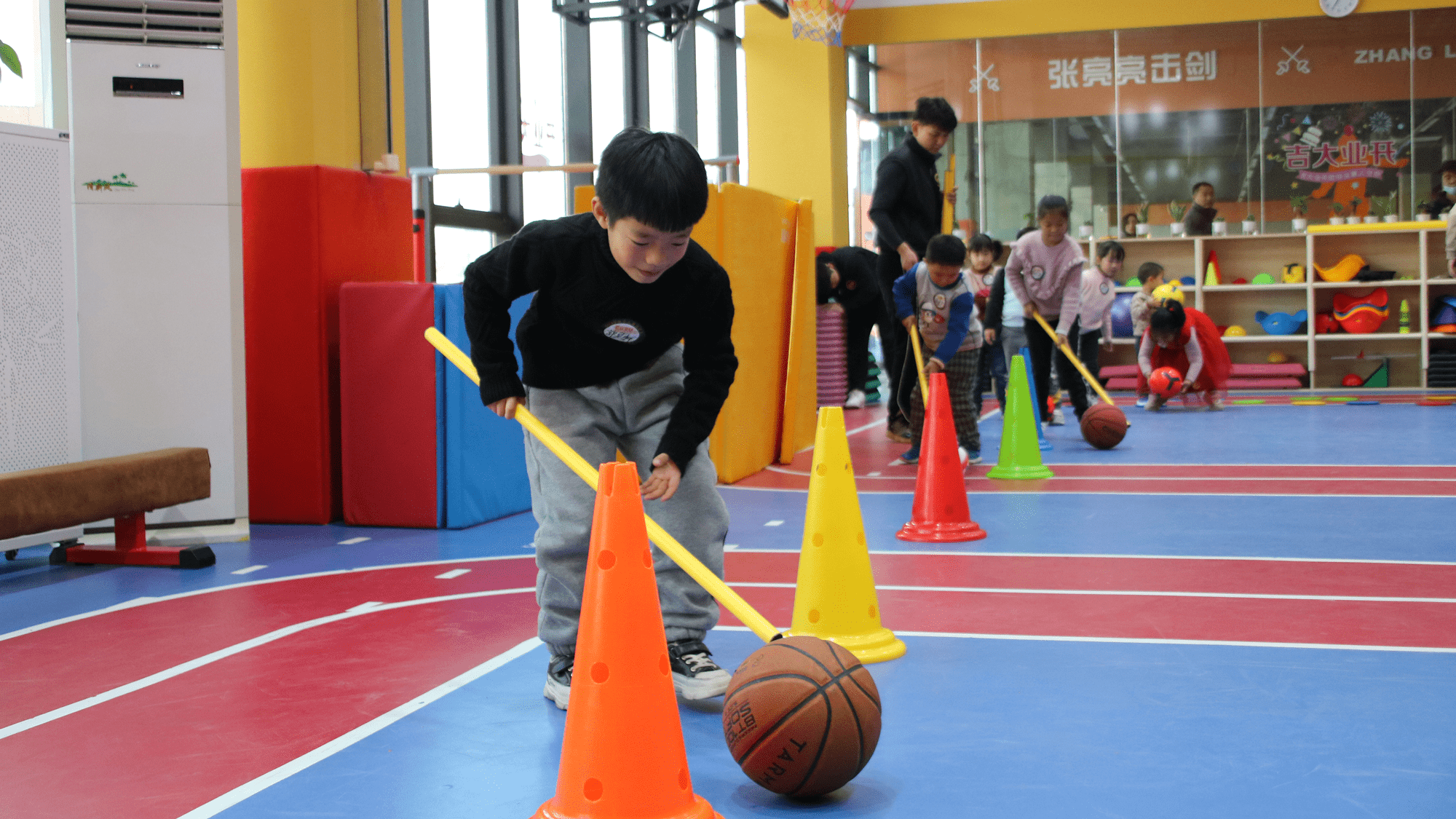 什么办法能锻炼孩子的平衡力?