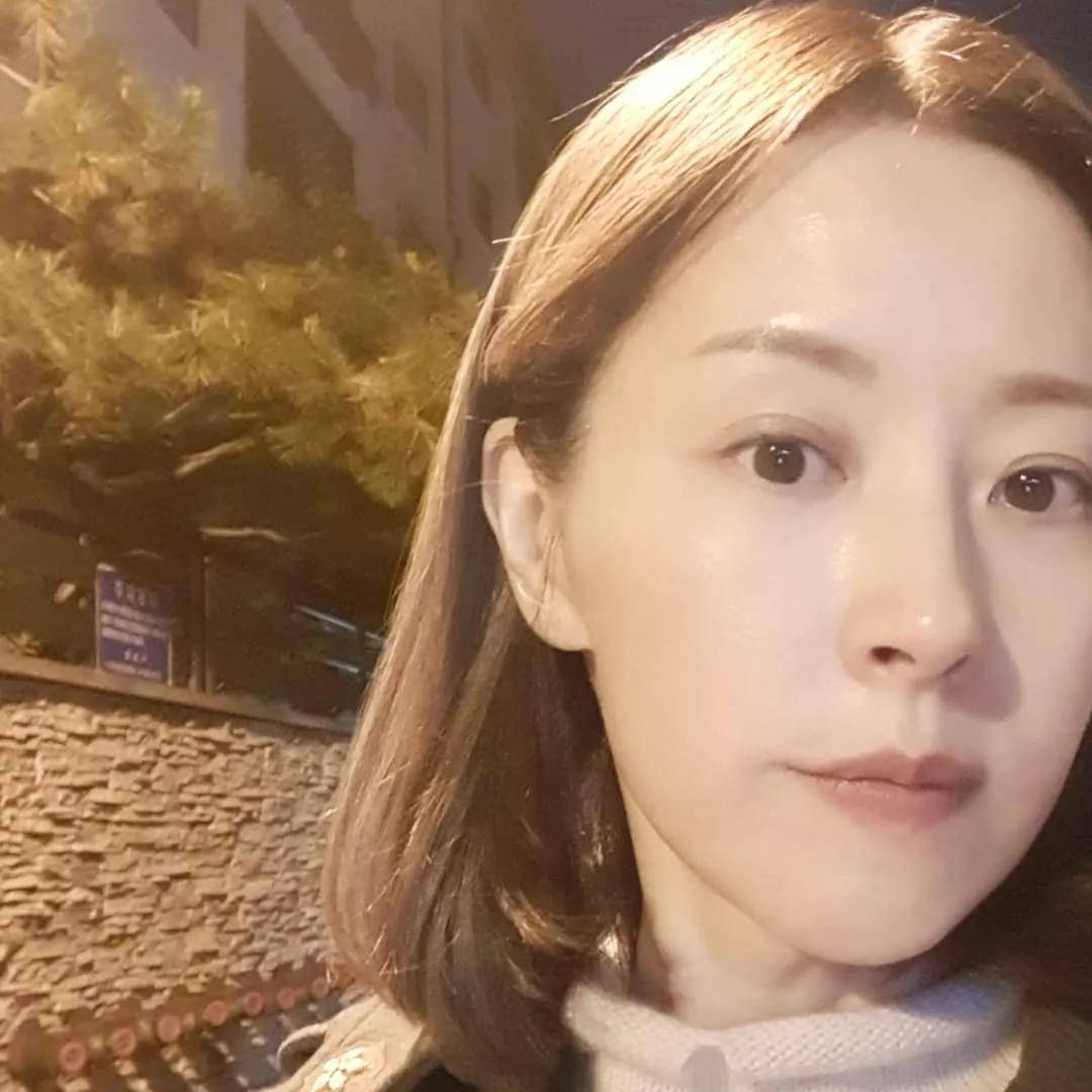62岁韩国冻龄女神少女脸蚂蚁腰看起来像20岁主动分享抗衰秘诀