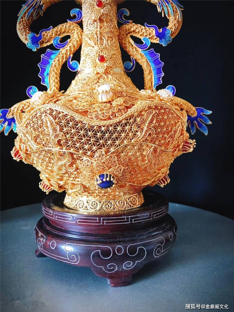 袁长君垒丝嵌宝腾龙牡丹蒜头瓶