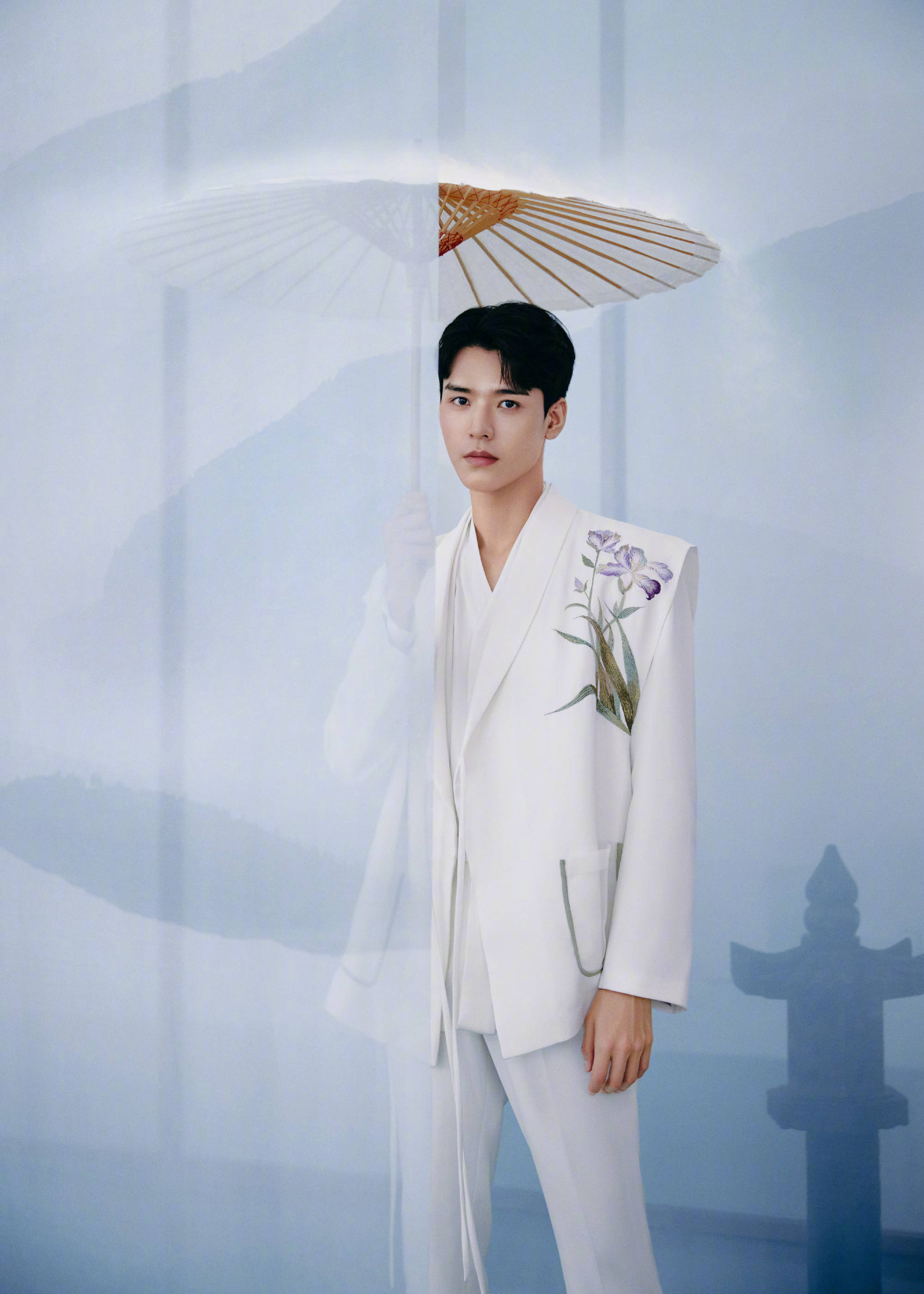 龚俊白衣翩翩演绎国风侠客身材高挑五官精致