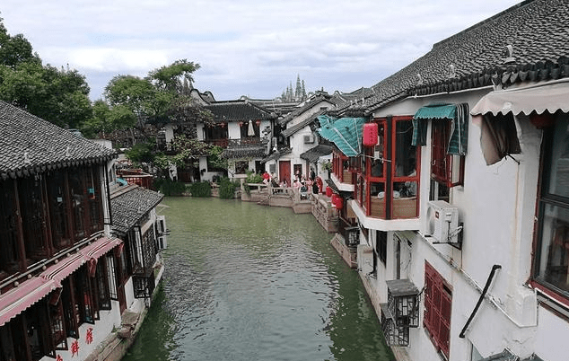 上海受欢迎的古镇，素有“上海威尼斯”之誉，地铁直达无门票