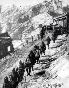 志愿军|志愿军对水门桥三次炸桥，连桥基都炸毁了，陆战1师是怎么过桥的