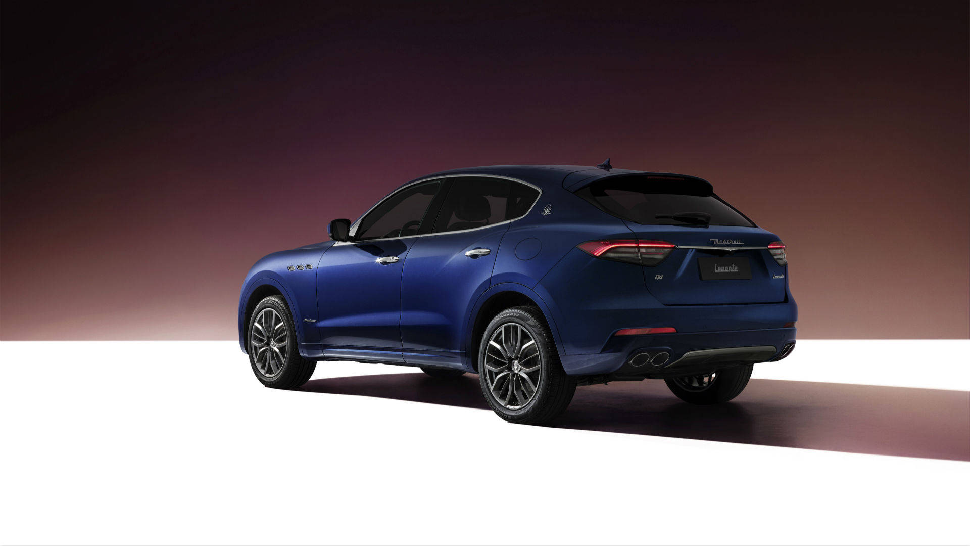 新款玛莎拉蒂levante正式上市!低配搭2.0t发动机,售价83.