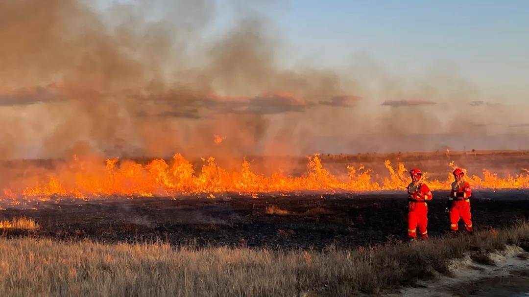 内蒙古边境开设防火隔离带 坚决防止草原火灾蔓延国内