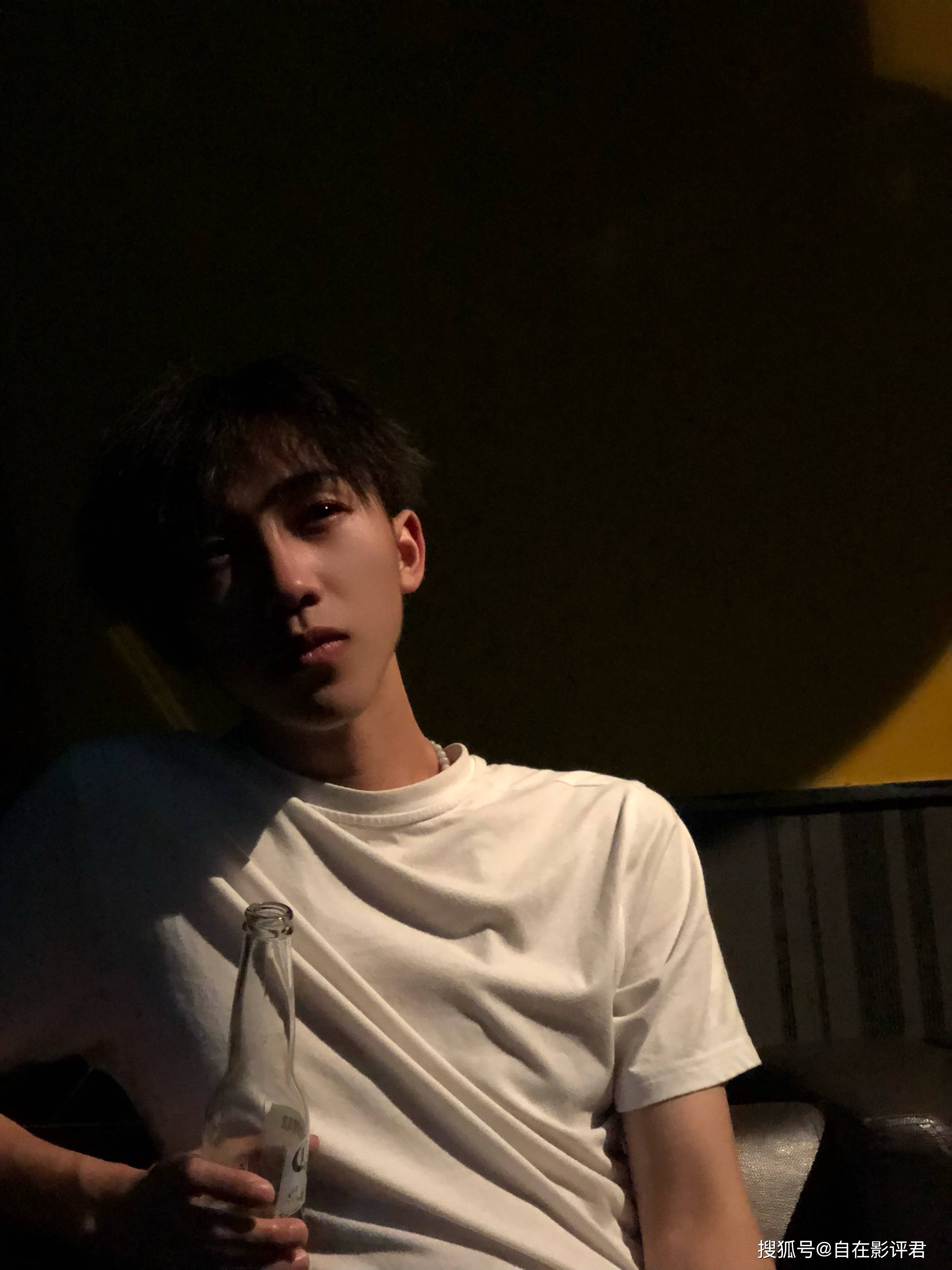 太帅瘦出下颌线的他，也太帅了吧？