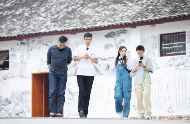 云上|《云上的小店》上山采茶果，下乡送快递，湖南卫视的综艺很生活