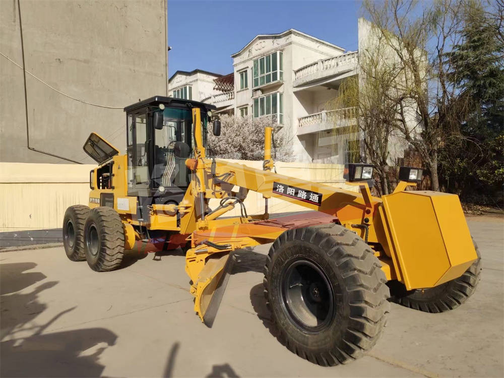 挖沟刮坡除雪松土,多功能平地机还是选路通!