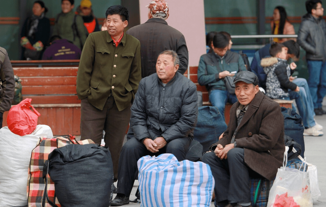 最辛苦的是农民工,在大城市苦苦挣扎,挣钱有多难?_生活