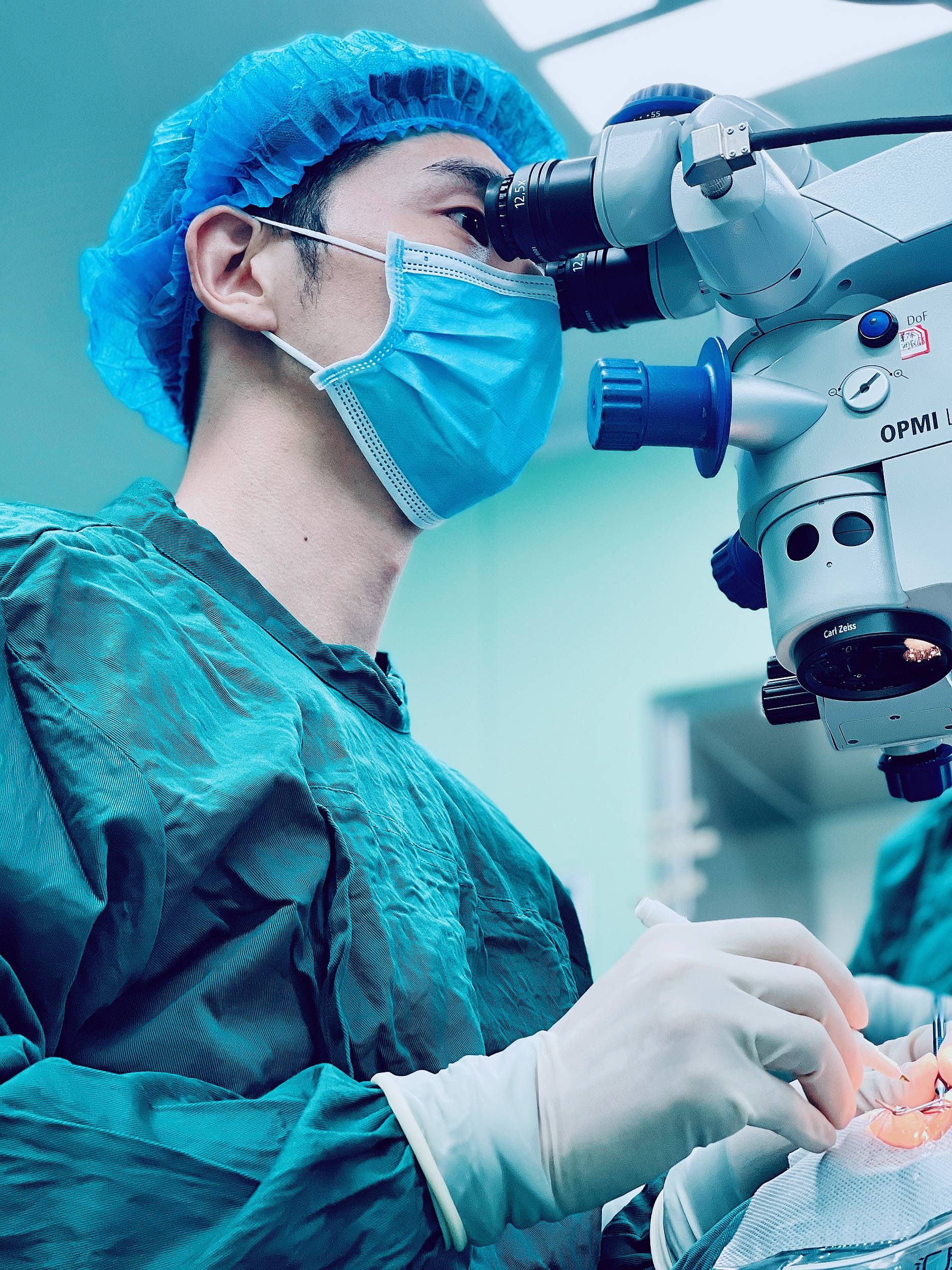 精研医技明亮视界康明眼科邀原同仁医院赵阳教授直播活动