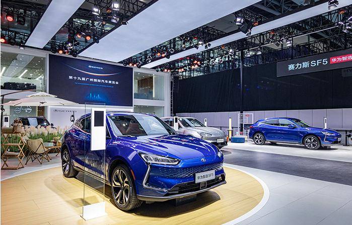 智能长续航赛力斯华为智选sf5亮相2021广州车展