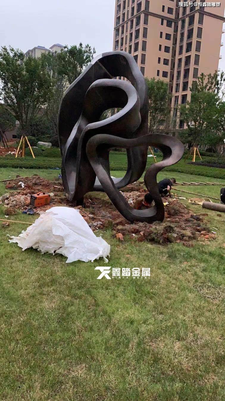 大型户外不锈钢雕塑 创意设计的灵感