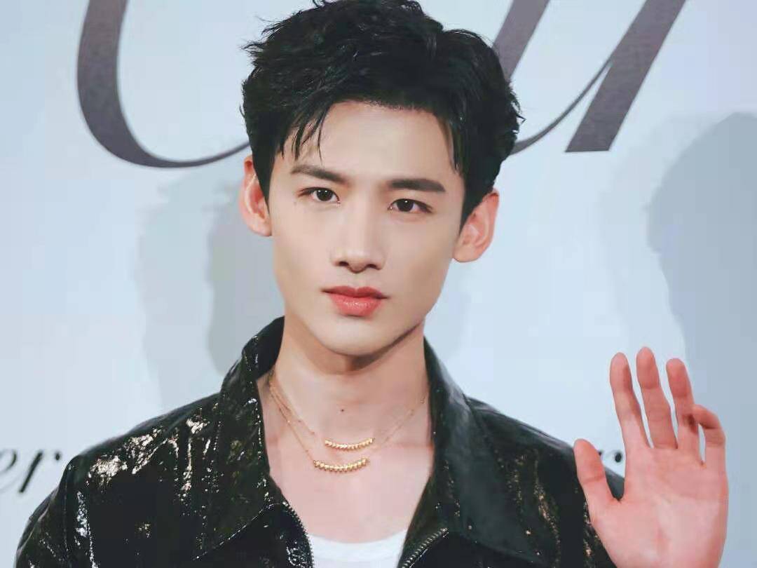 原创周深王嘉尔邓紫棋白敬亭现身深圳参加卡地亚双面魅力派对