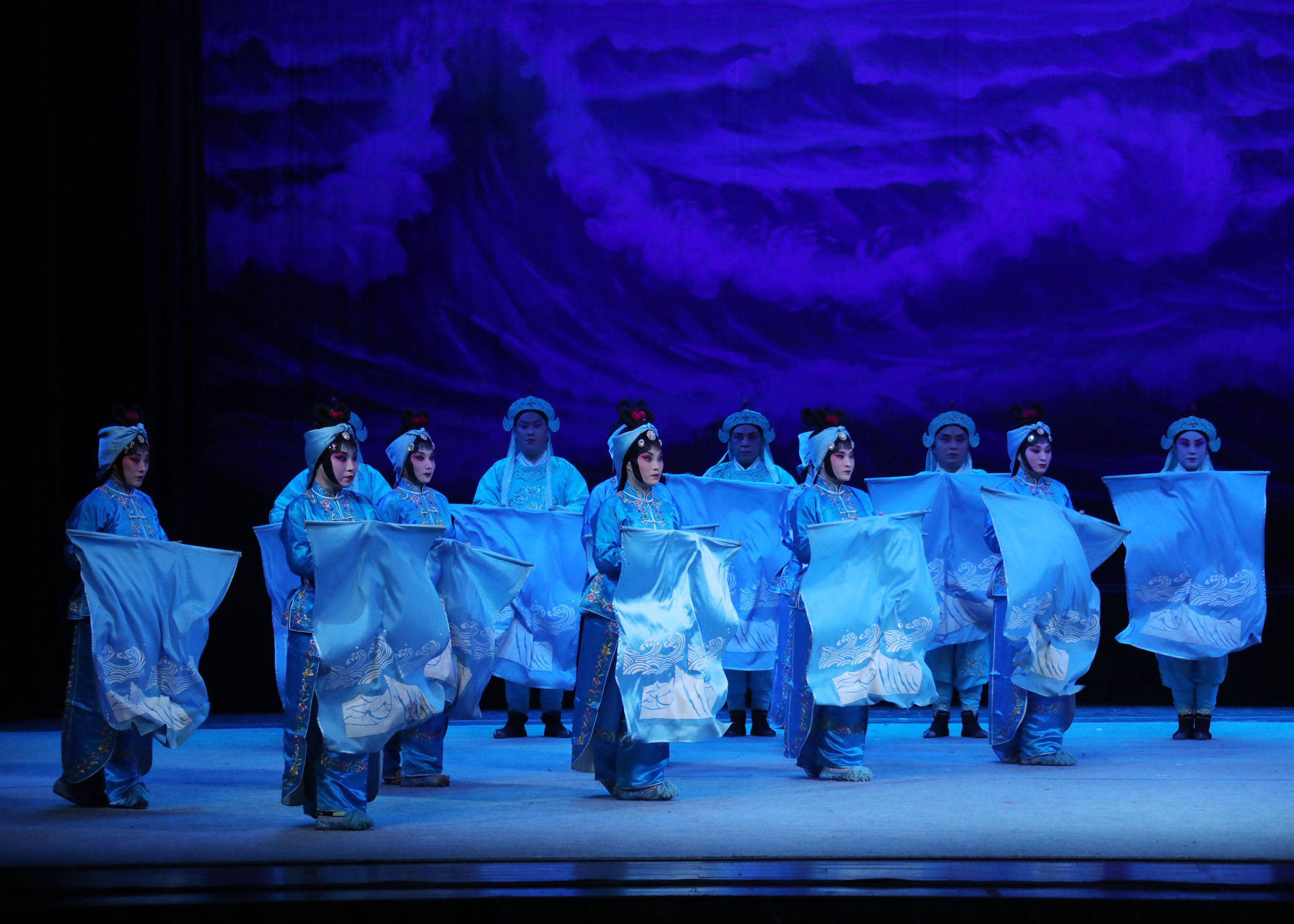 上党梆子《白蛇传》亮相长治直播将戏曲展示给观众