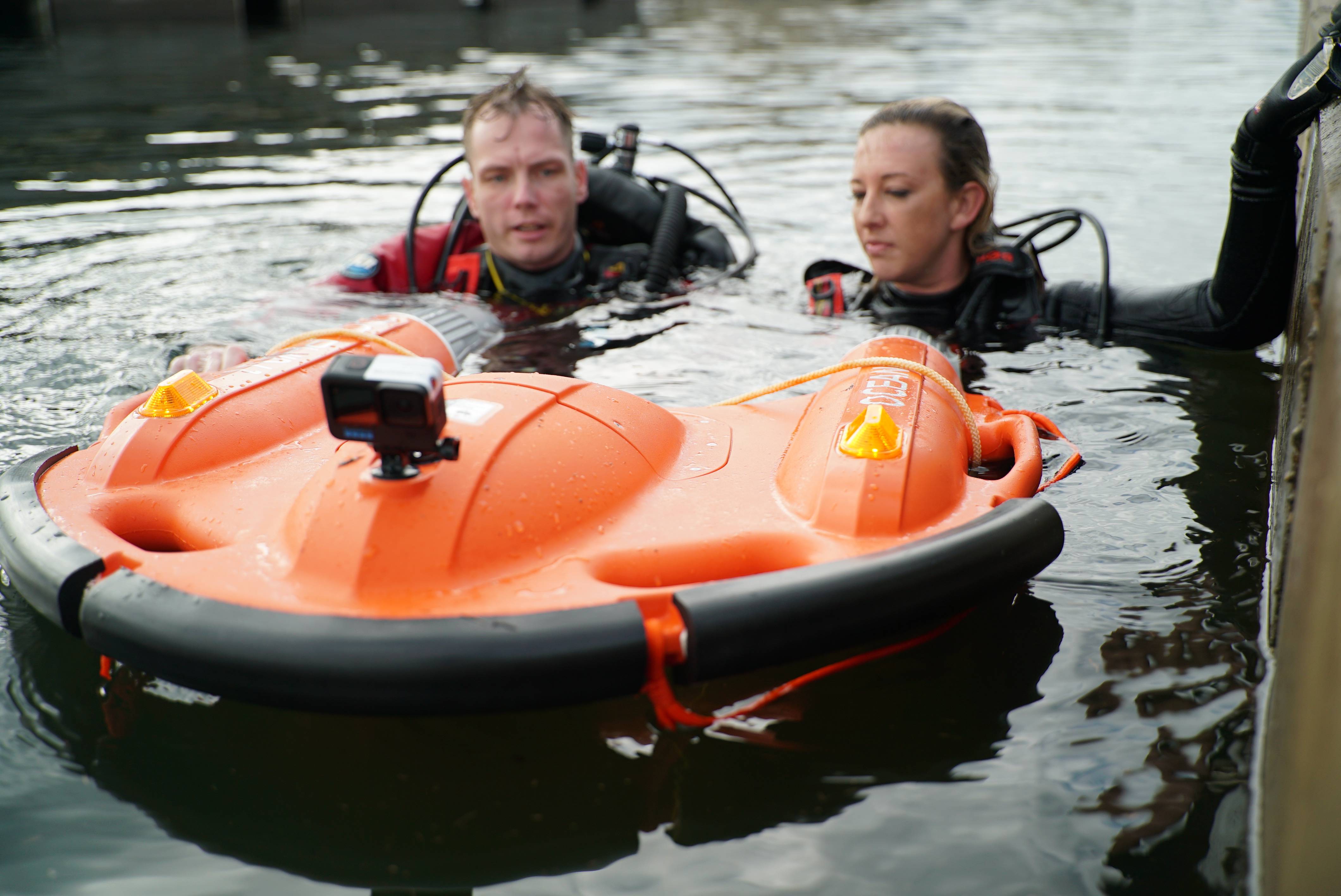 海豚1号水面救生机器人参与救援