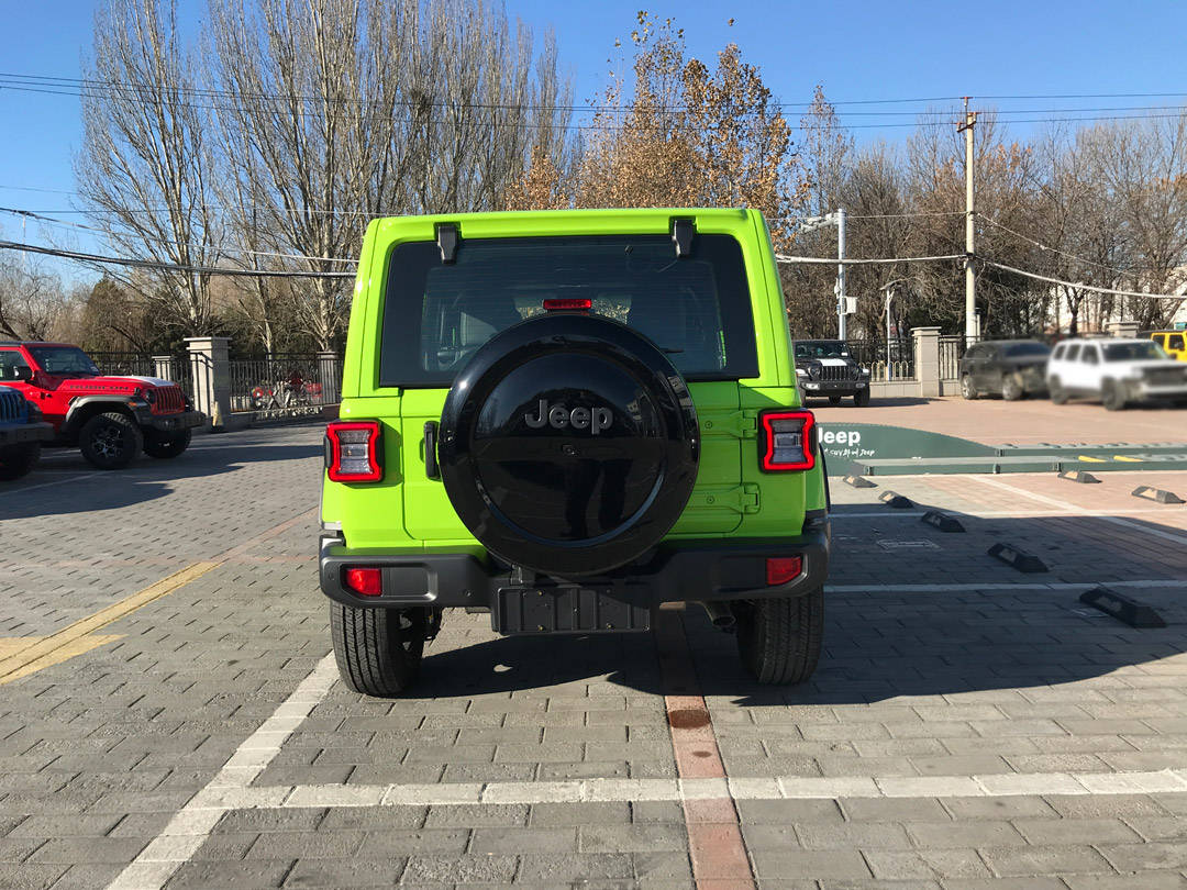 0t涡轮增压发动机 8at超强心脏组合,延续jeep4x4强悍越野血脉,以独一