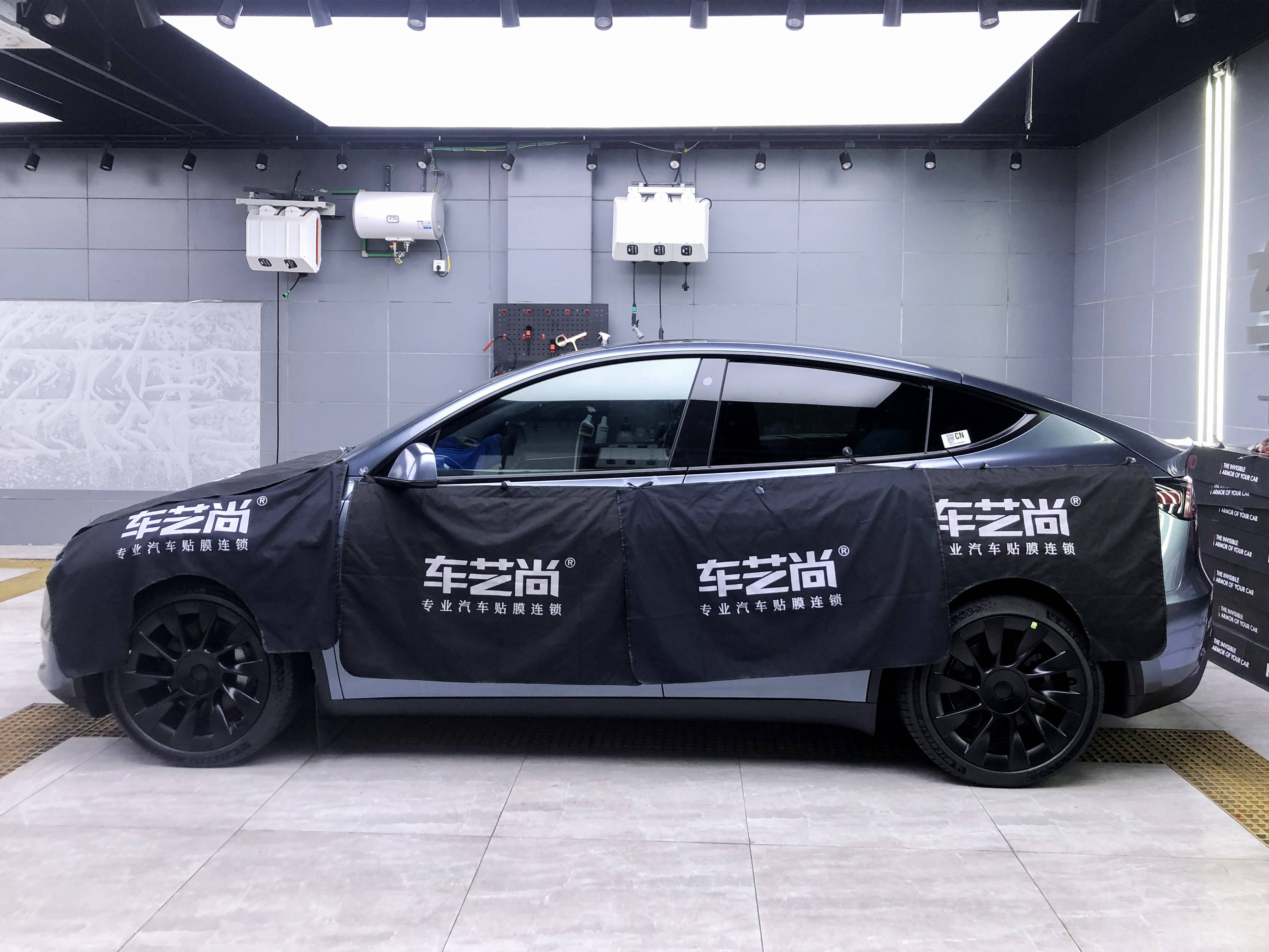 特斯拉modely施工隔热膜需要几步