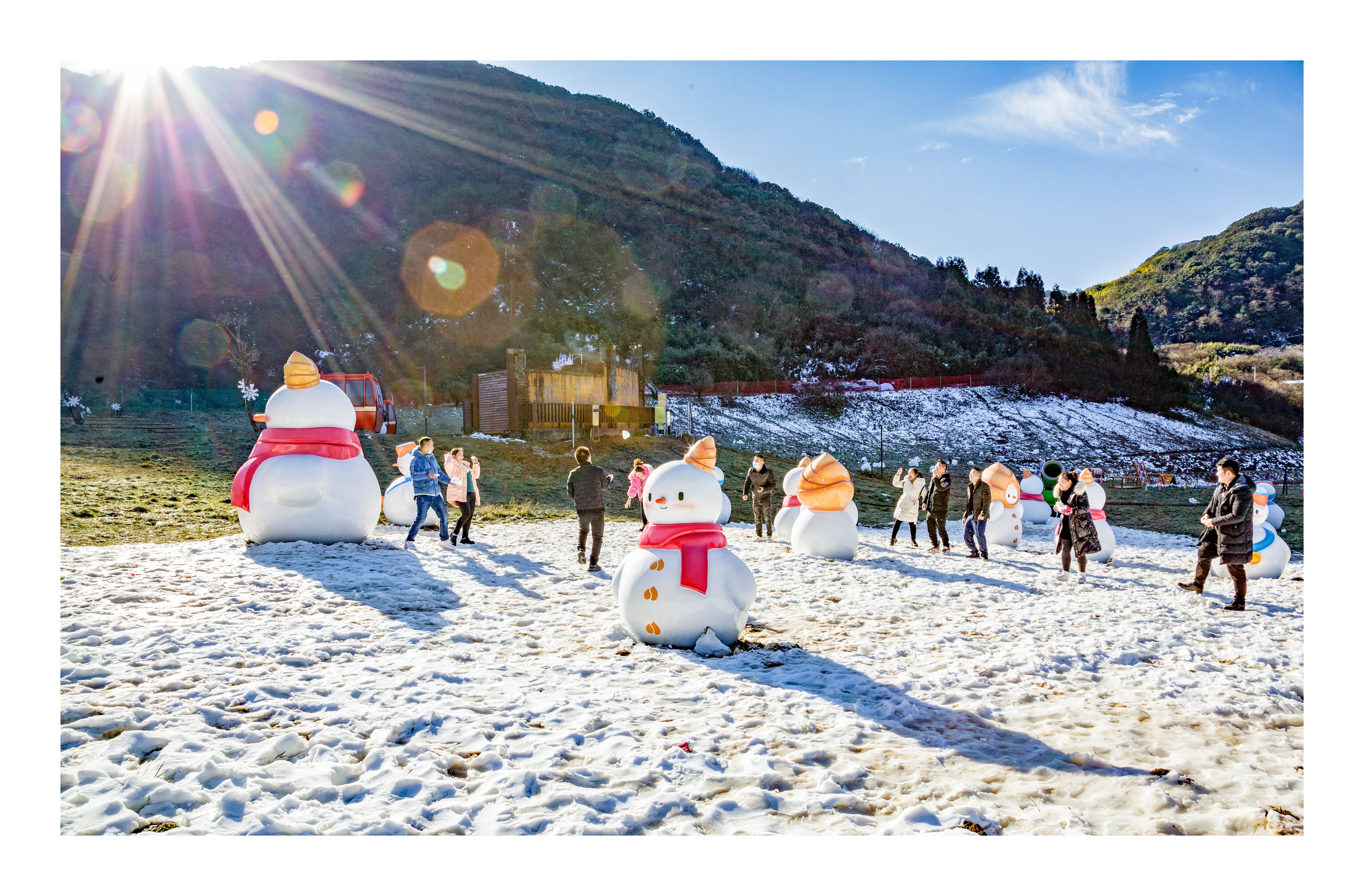 冰雪飞屋雪人迷阵勇闯雪乐园diy雪梦工场金佛山成冰雪童话世界