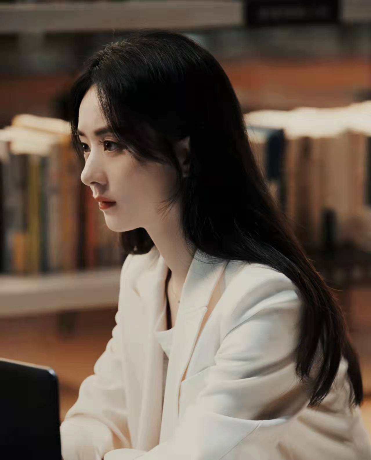 赵丽颖沈雨剧照合集:女神气质,秀丽端庄