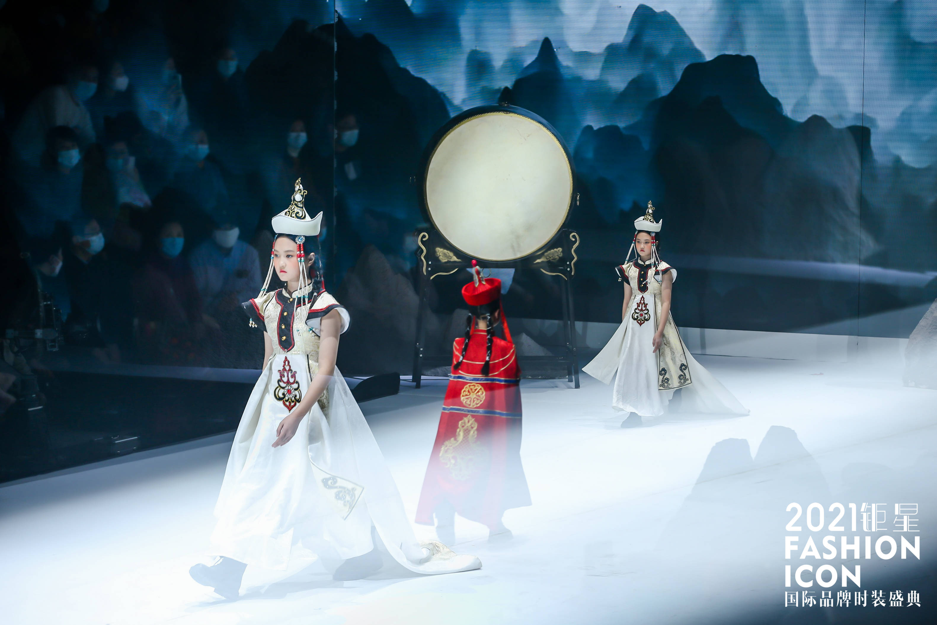 秀场直击2021钜星国际品牌时装盛典少年尽显国潮时尚