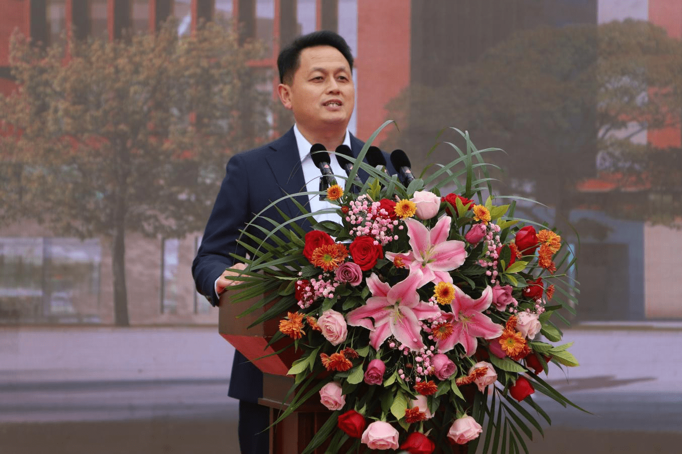 山东文化产业职业学院执行校长李京平主持开工仪式