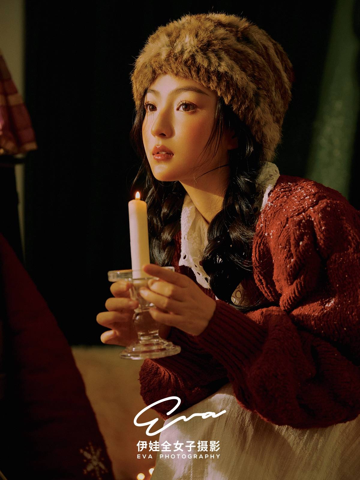 小天使 哭笑不得！妙龄少女深夜掌灯，竟是为了....