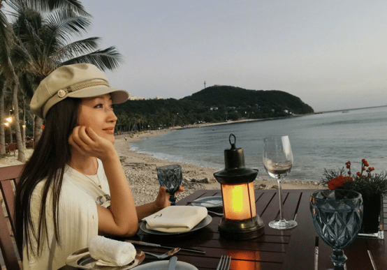 外衣 无须忧虑，搭配时只消花点小思思，穿厚外衣你也一律能正在冬天窈窕起来