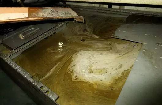 重金属离子,矿物油,有机溶剂等污染物,cod值高,若不妥善处理,直接排放