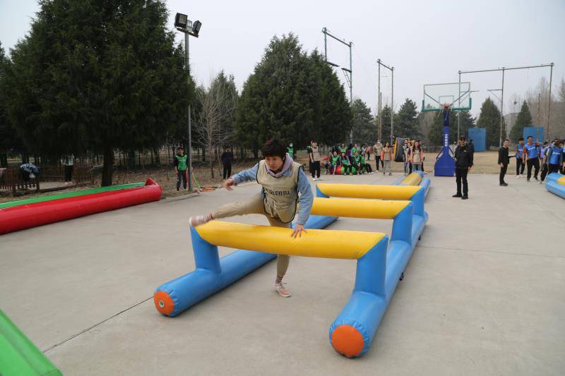 拓展团建活动之超级障碍赛