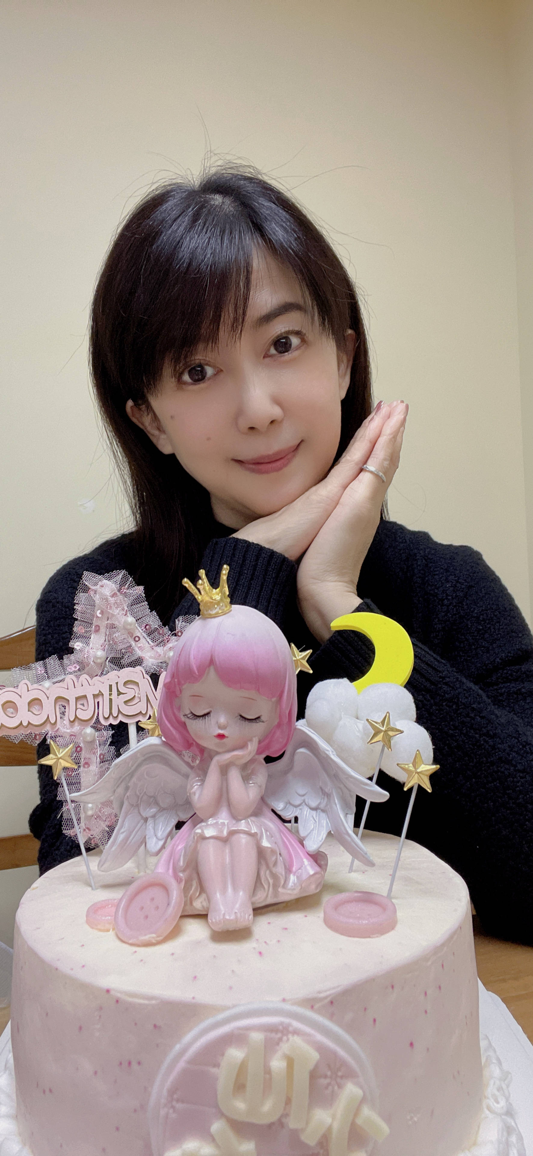 孟庭苇52岁生日照白纱公主裙仙气满满状态惹人羡