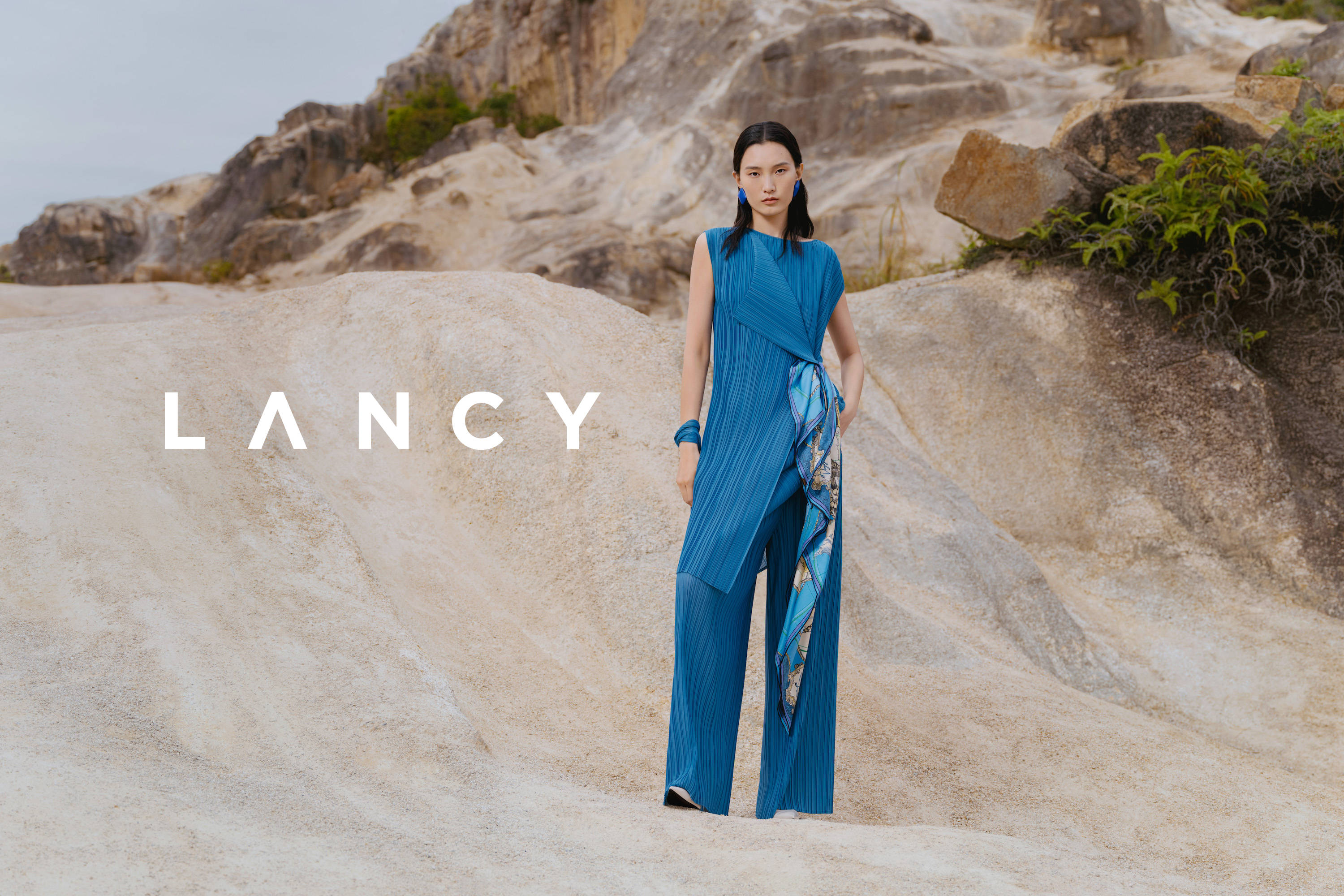 travel by new 逐旅新篇 朗姿lancy 2022 春夏广告大片_女性_都市