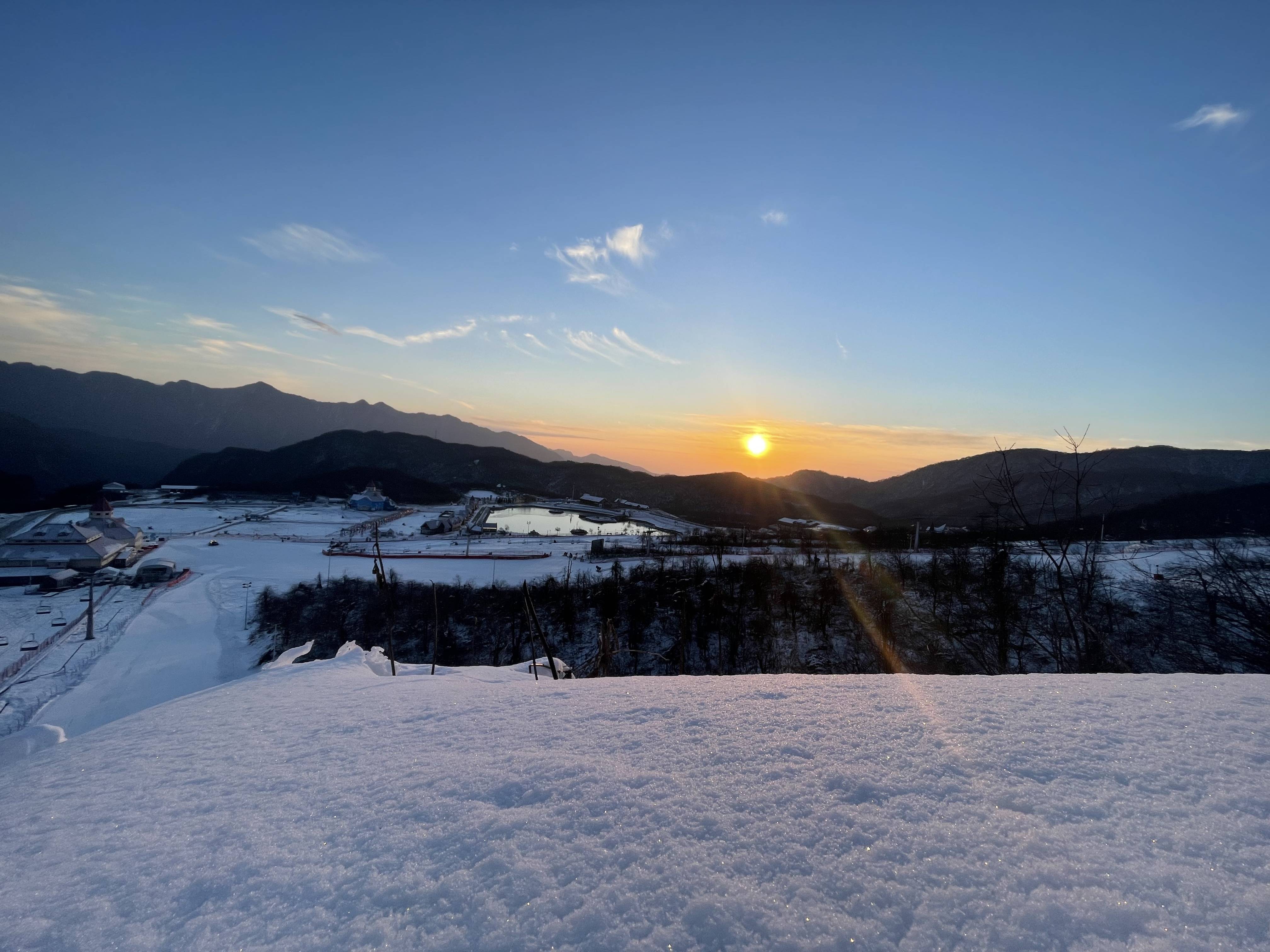 西岭雪山近景图片