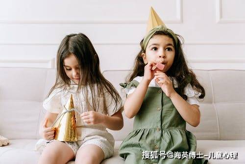 症状|该不该跟孩子说他得了抽动症？要不要跟孩子公开讨论症状？