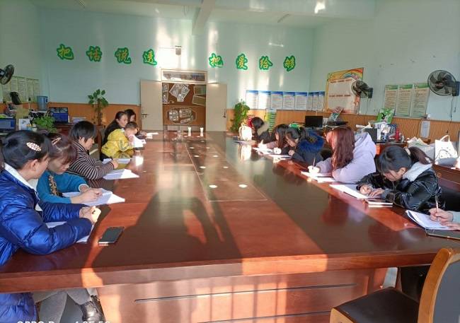 活动|丹林镇中心幼儿园开展“主题活动评价”学习研讨活动