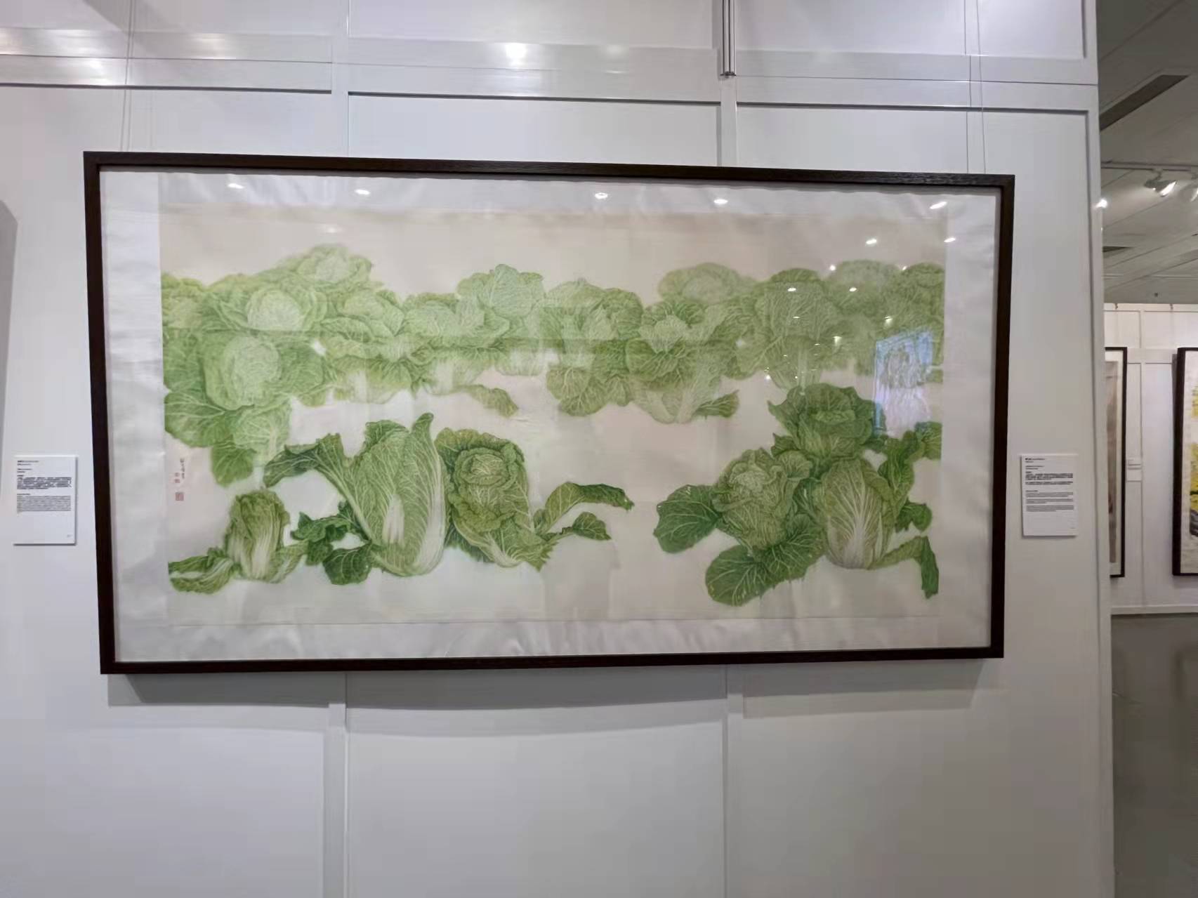 现场花絮 全球水墨画大展作品集>精美画册郭浩满博士现场讲解画家何