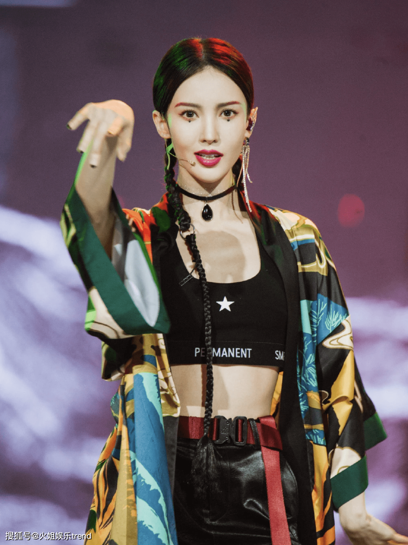 我印象里的金晨舞跳得好人长得俊现在的她竟然一身腱子肉