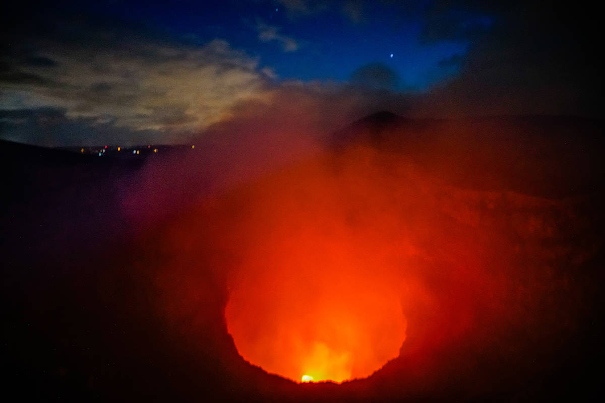 首都|火山与湖泊之国尼加拉瓜，首都的霓虹生命之树，艺术美感让人赞叹