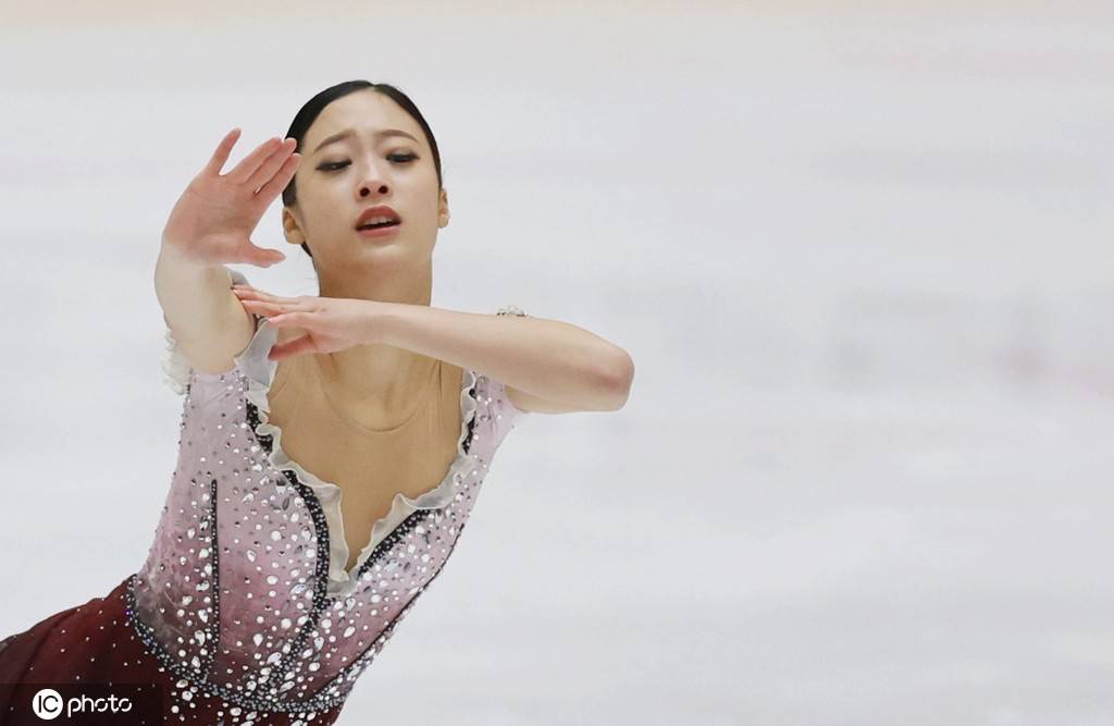 组图韩国花样滑冰内部选拔赛选手冰上翩翩起舞