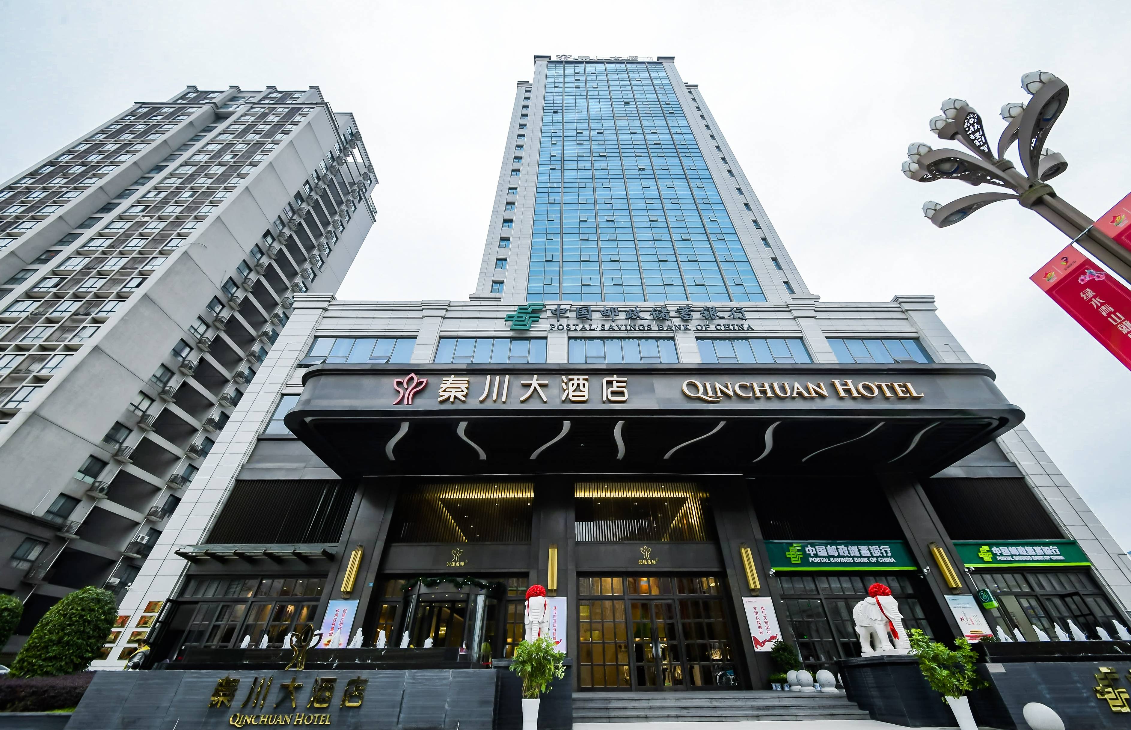 巴中的住宿整体偏好,市区秦川大酒店都比较高端,价格还算亲民.