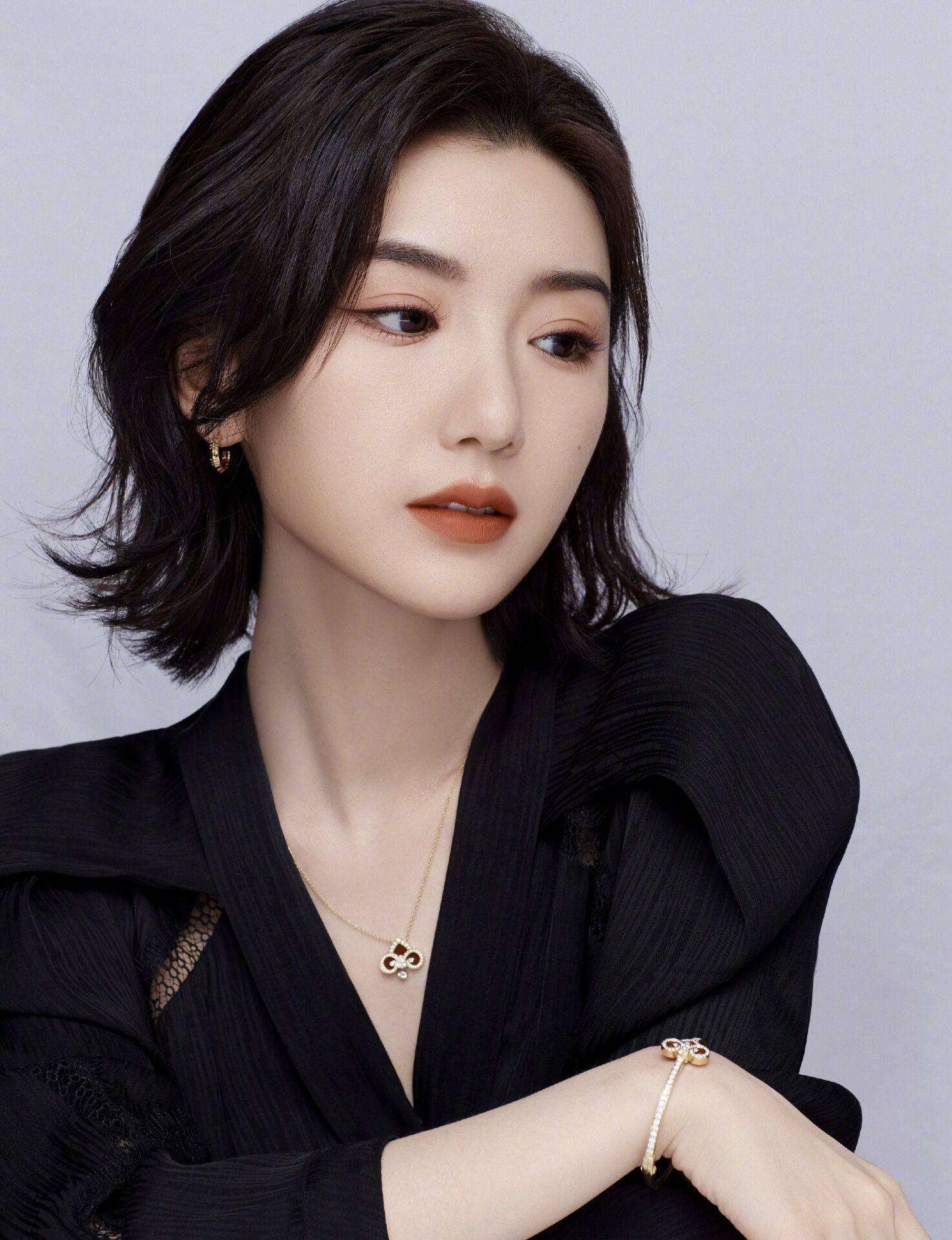 女星毛晓彤写真:翩若惊鸿、玉貌花容-搜狐大视野-搜狐新闻