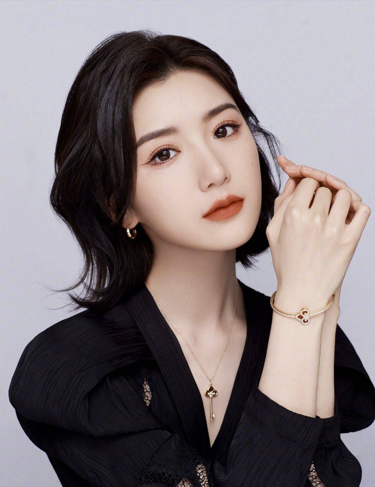 女星毛晓彤写真:翩若惊鸿、玉貌花容-搜狐大视野-搜狐新闻