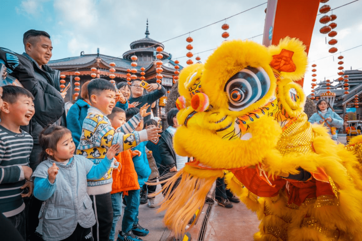 活动|《熊出没·重返地球》超前点映，湖南方特邀数百名粉丝欢乐观影