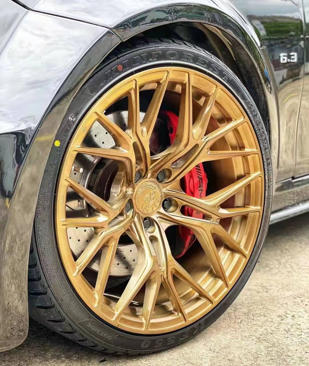 amg的选择奔驰c63升级劲风驰kf550轮胎