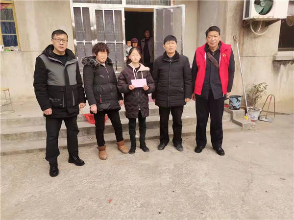 盱眙县盱城街道关工委于盱城街道中心小学开展贫困生慰问活动