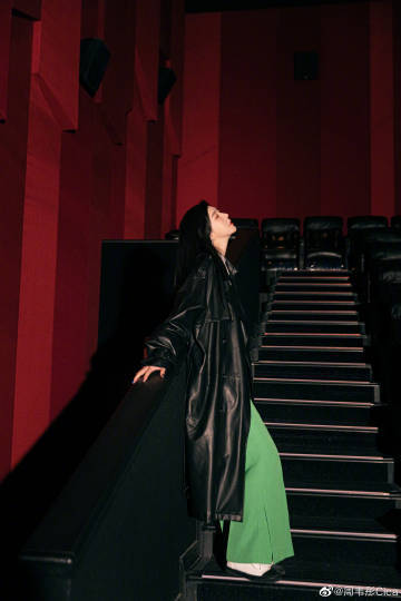 女神|女神周韦彤主演电影《惊天侠盗团》正在热拍