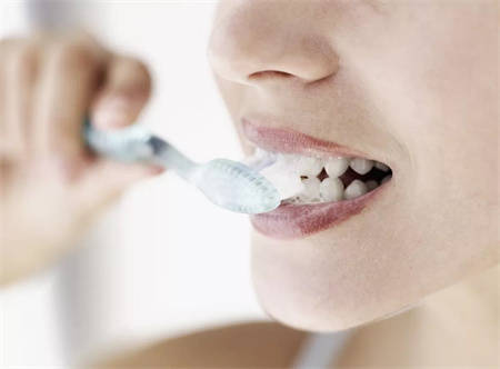 如何刷牙能让牙齿白 c070147644da437b9ae97452271104b0.jpeg