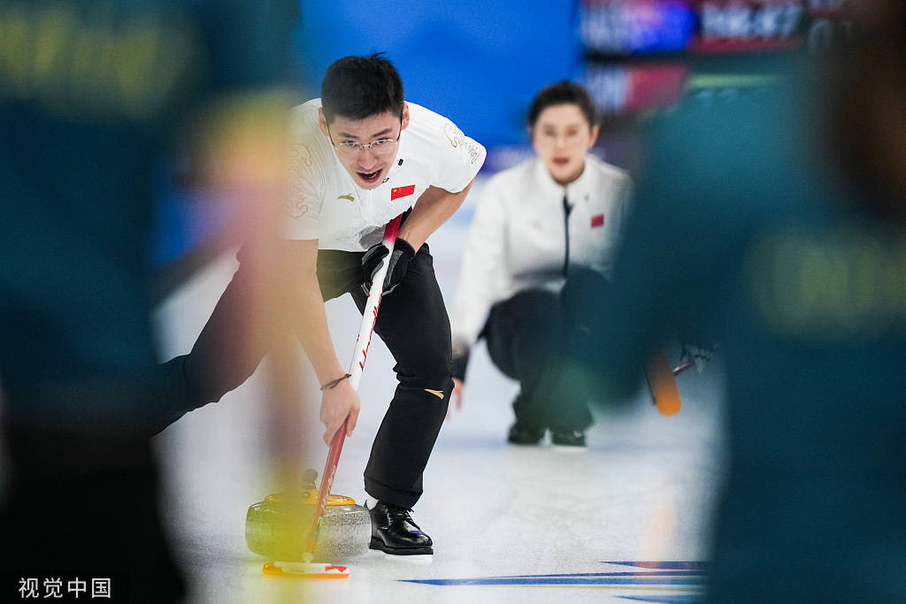 北京時間2月3日,2022年北京冬奧會冰壺混合雙人第二輪次的比賽在國家