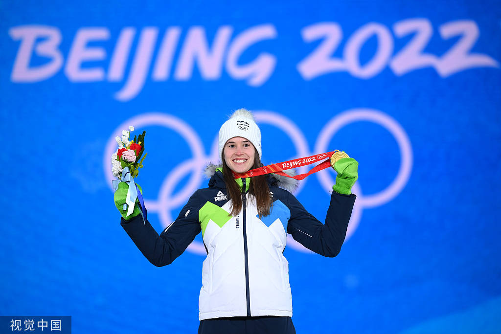 组图颁奖仪式今天举行选手们手举奖牌笑容满面