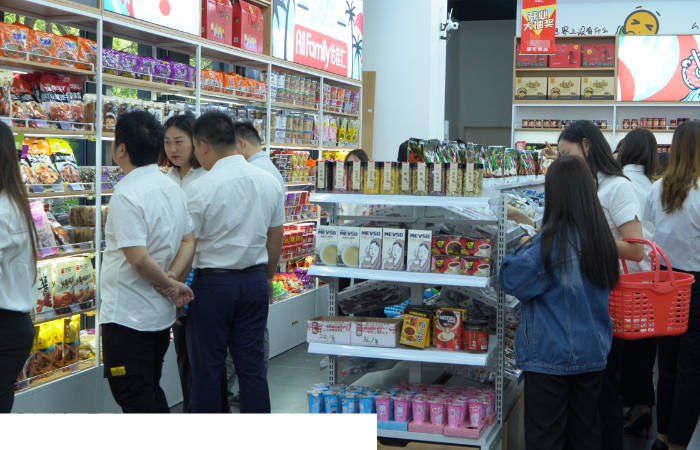 生活|布下品控的“天罗地网” 零食店实行多方品质监管